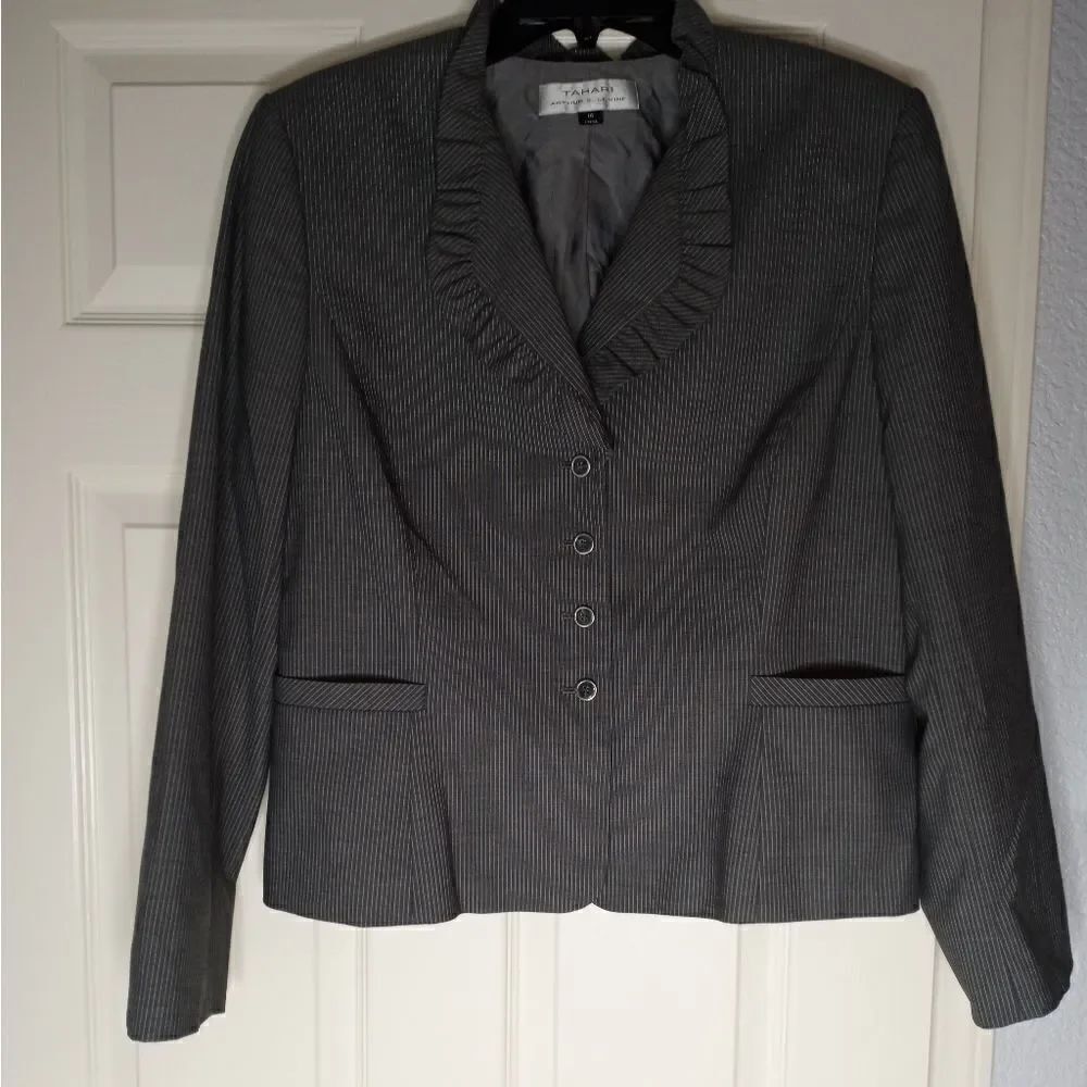 Tahari Arthur S. Levine Womens Career Blazer Gray Pinstripe Ruffle Collar Sz 14.